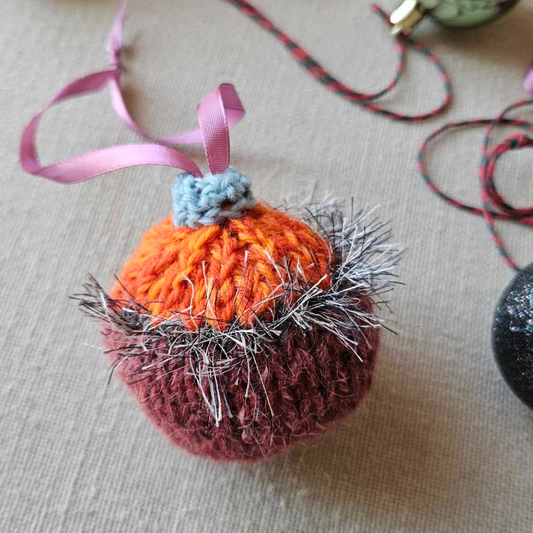 KNITTED CHRISTMAS BALL