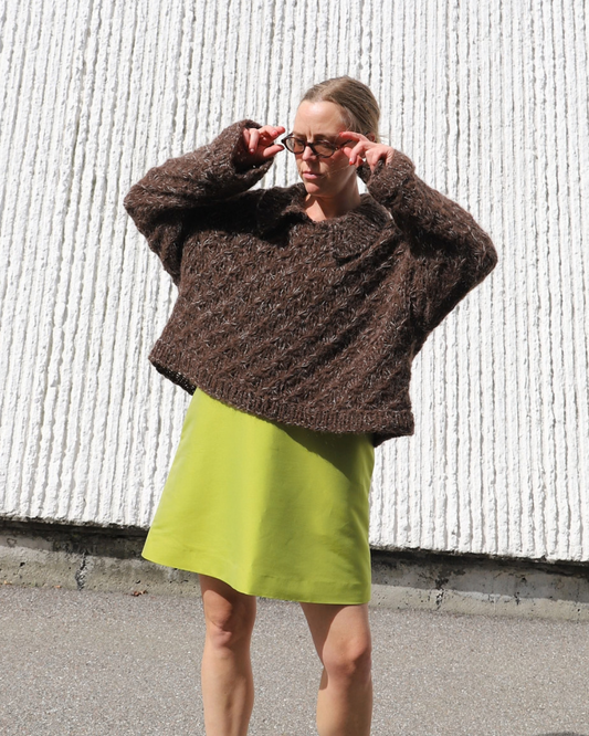 Pumpkin Spice Sweater i Baby Lama Choco og Lace Offwhite