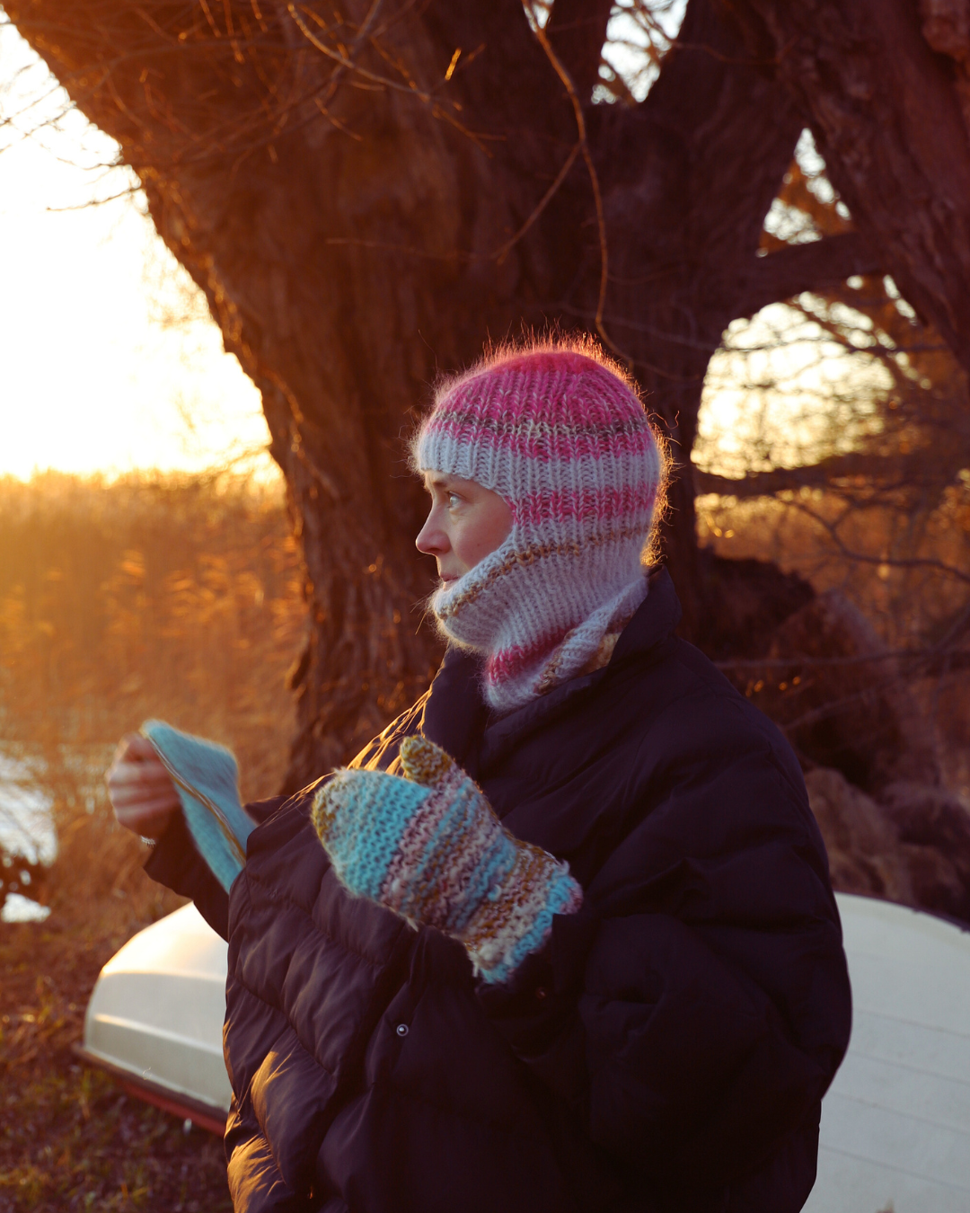 Beanie Balaclava Light strikket med garnrester som hurtig og begyndervenlig strikkeopskrift